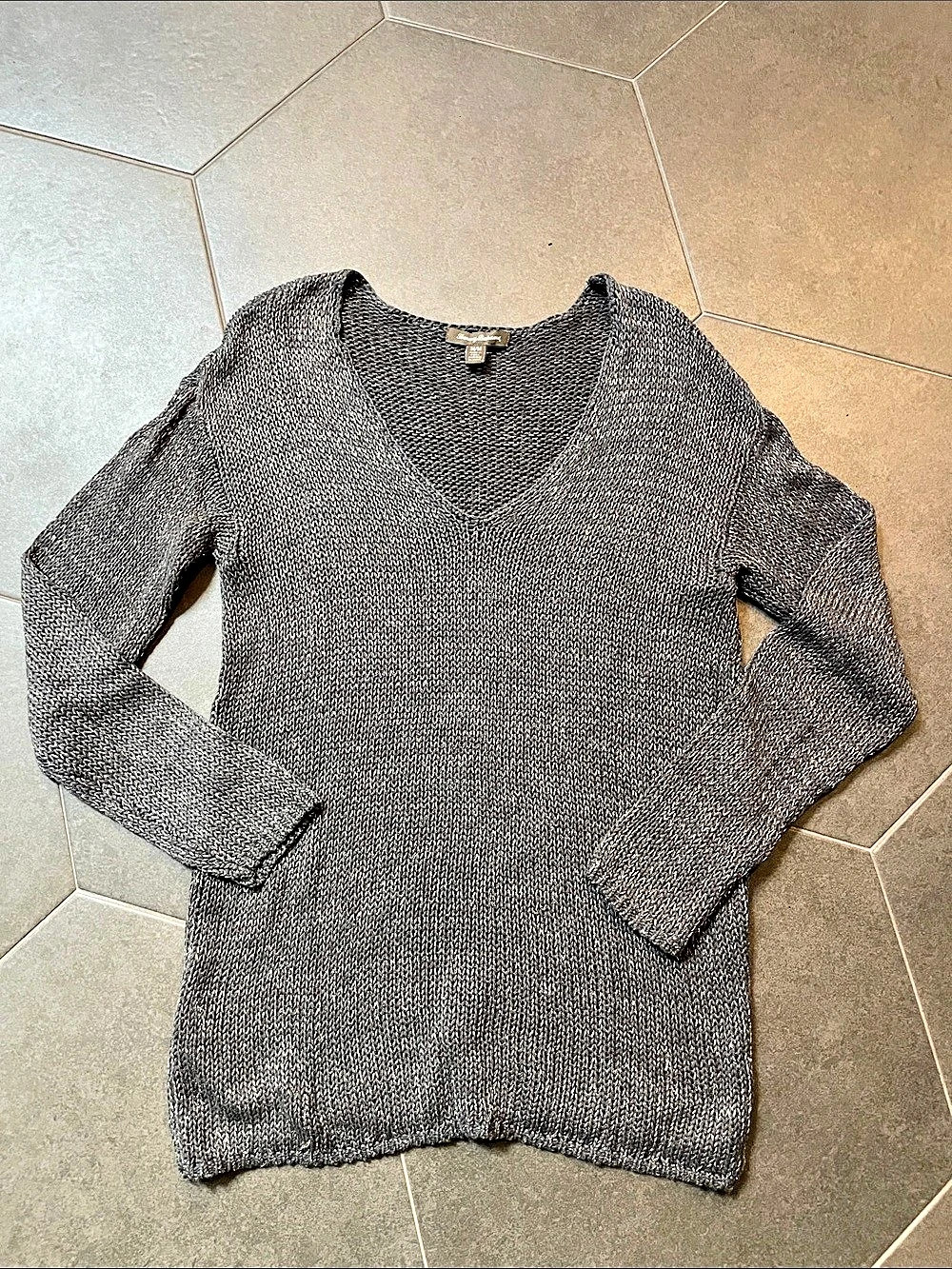 Tommy Bahama V-Neck Cotton Sparkle Sweater in Gray Size Medium